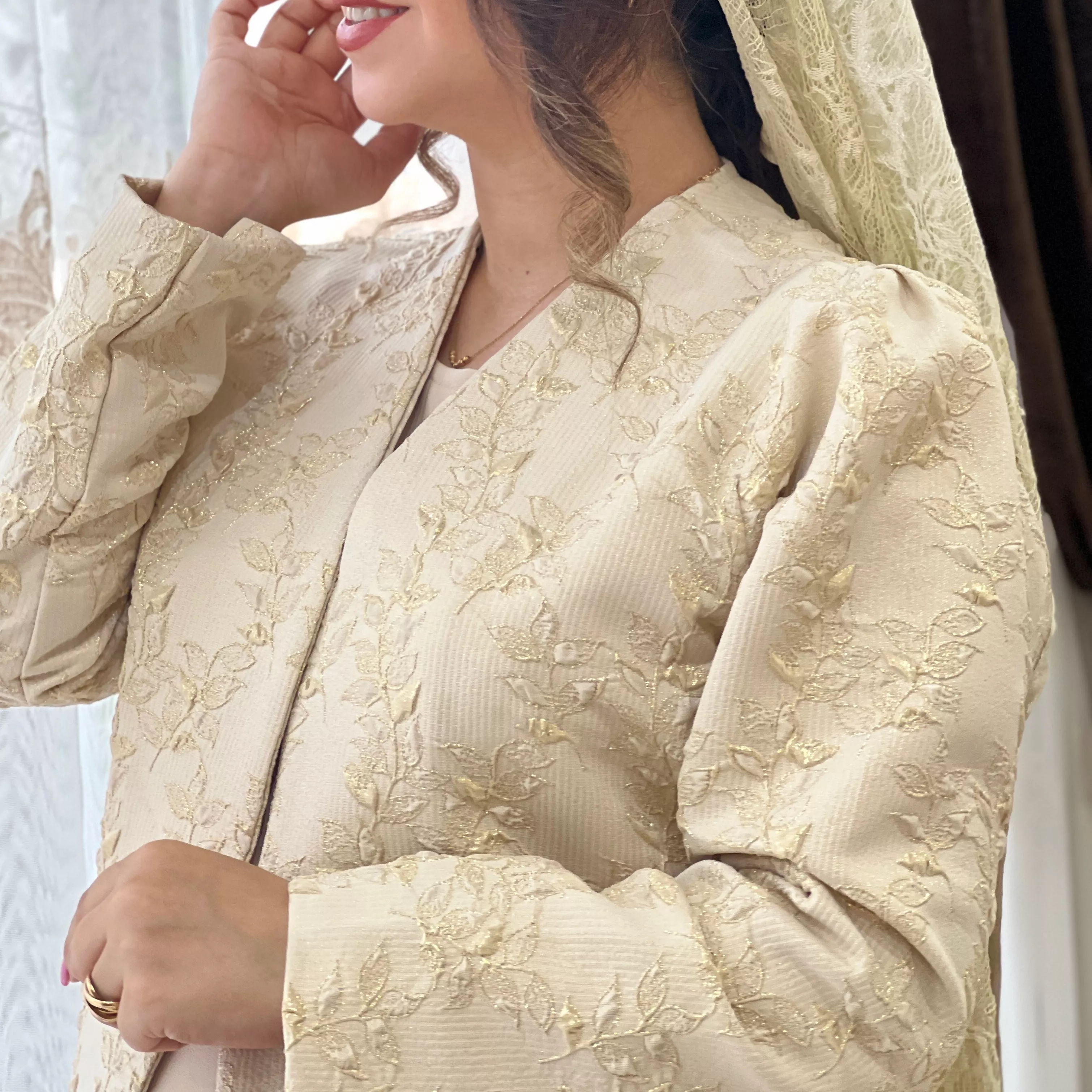 خرید کت و سرافان شکوفه کرم قد ۱۳۵ بند کمر دارد 