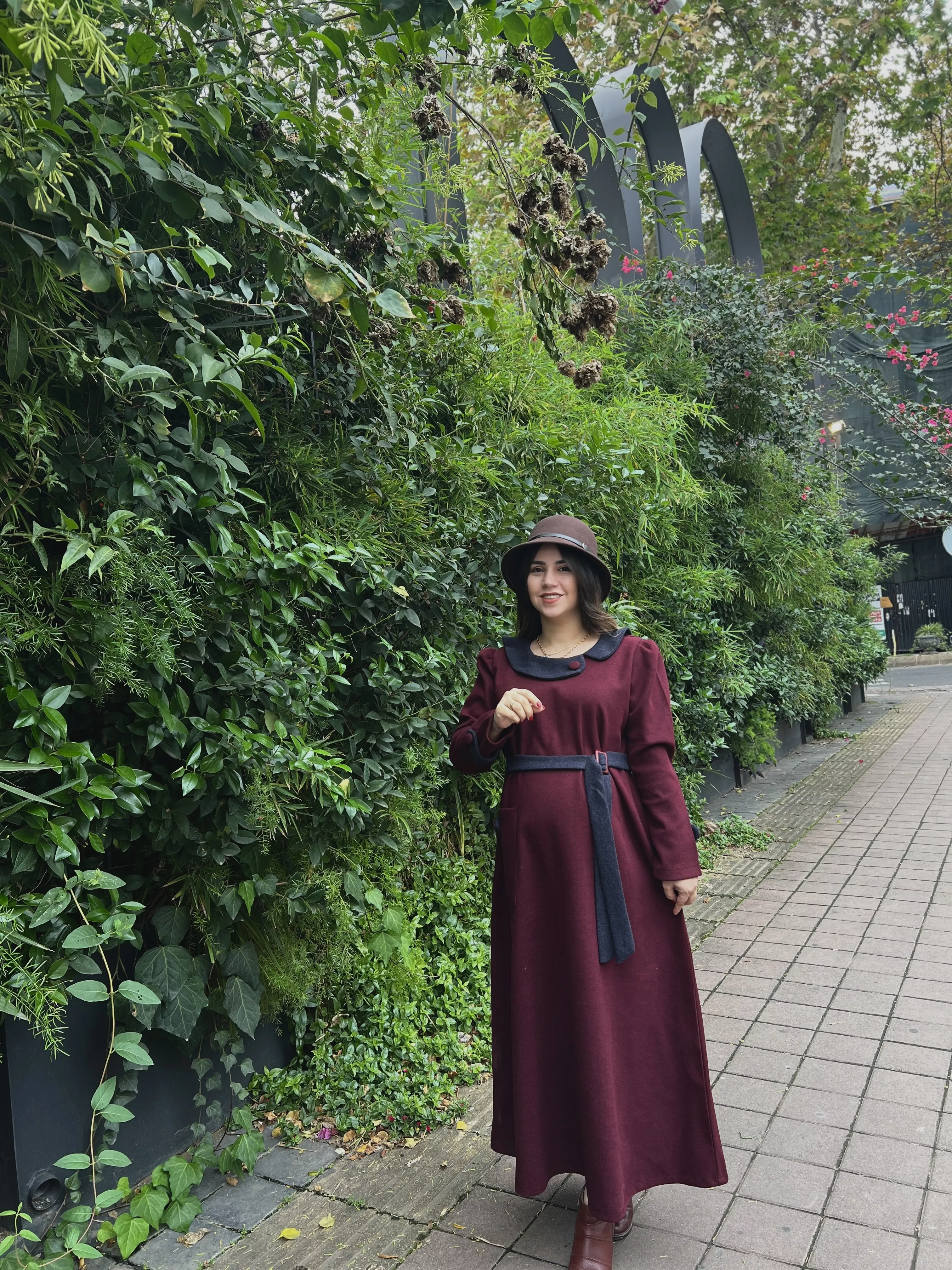 خرید کفتان فوتر زرشکی قد ۱۳۰ بند کمر همراه لباس هست 