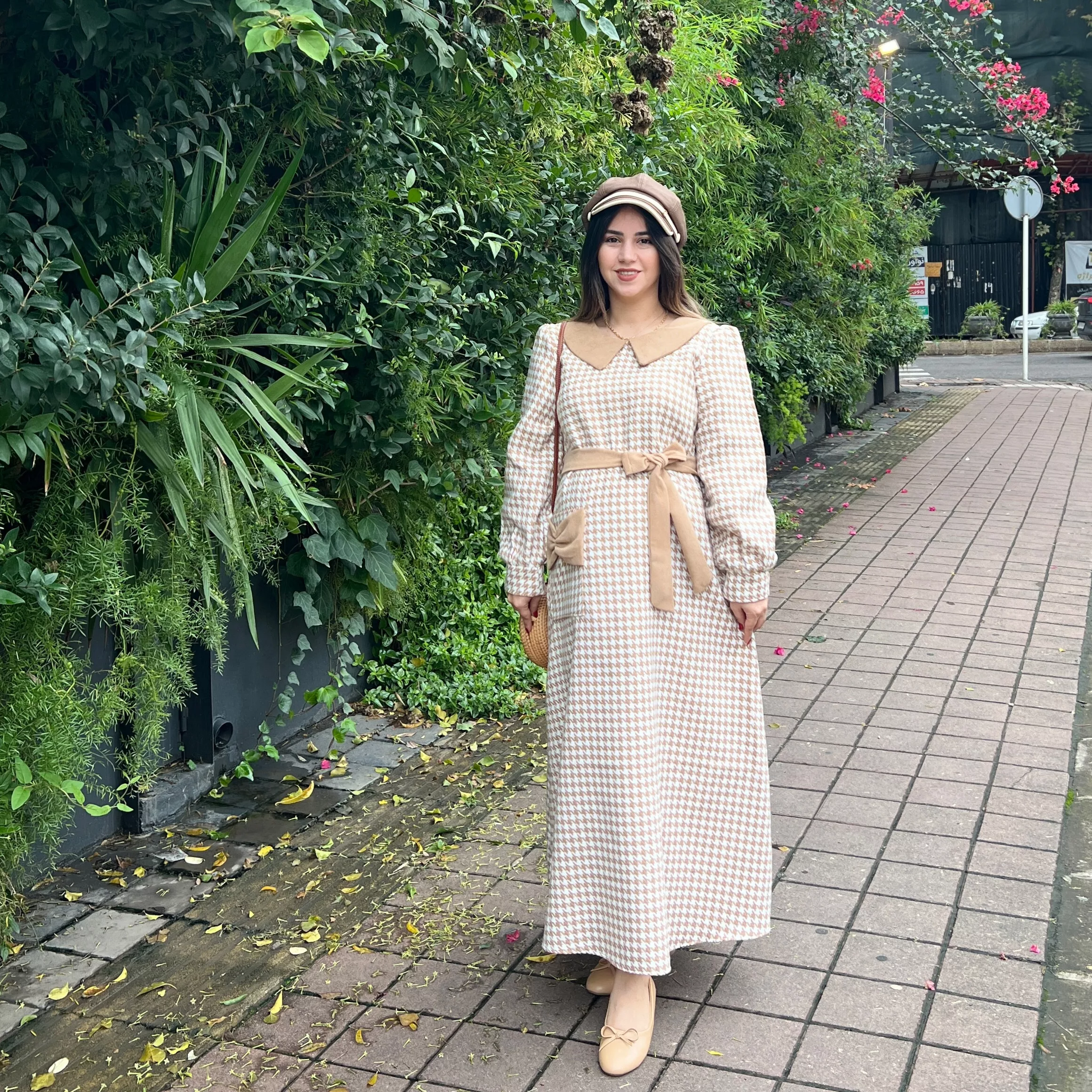 خرید پیراهن پاییزی پاپیون کرم قد ۱۳۰ بند کمر دارد 