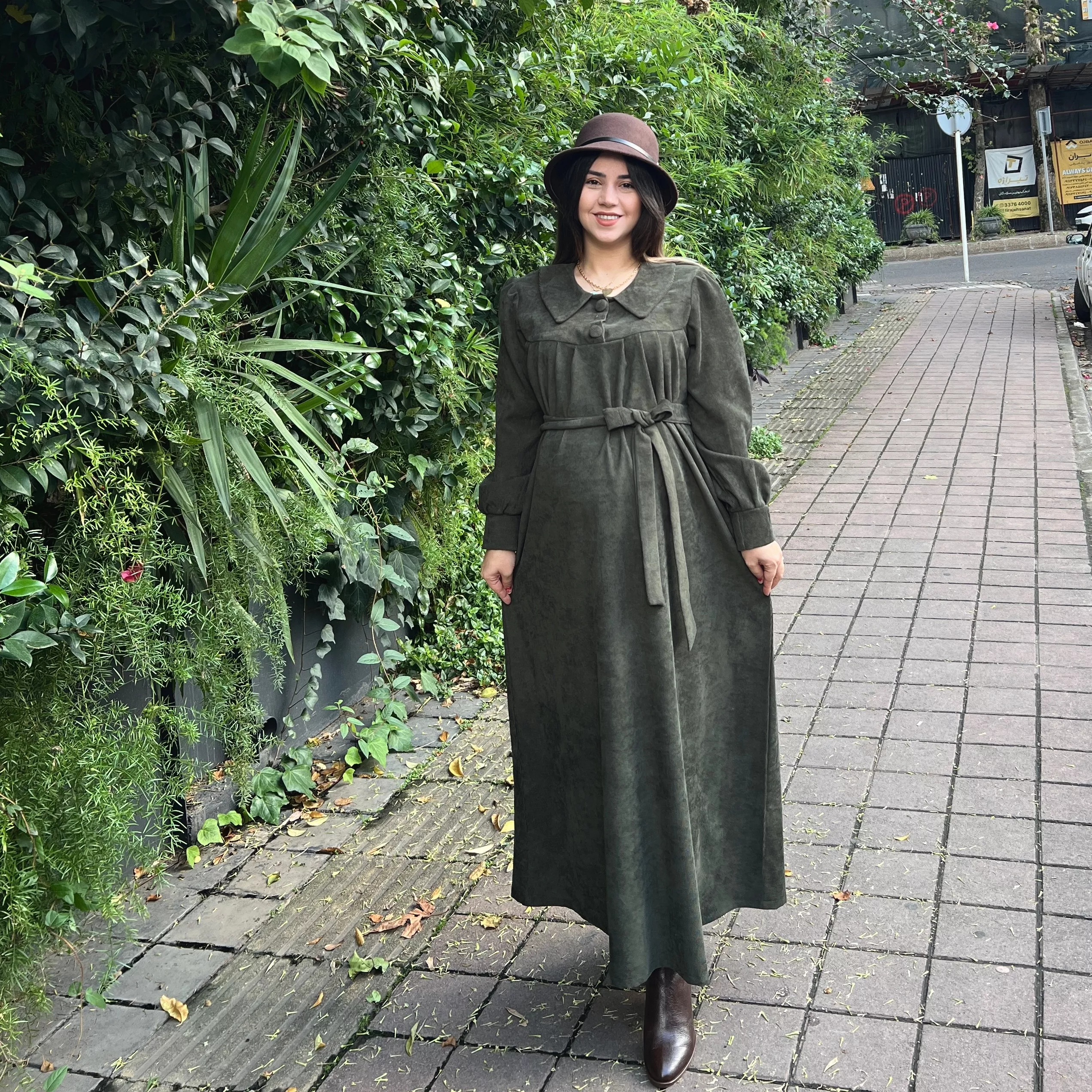 خرید پیراهن ریما یشمه ای جنس مخمل کبریتی قد ۱۳۰ تا ۱۳۵ بند کمر دارد 