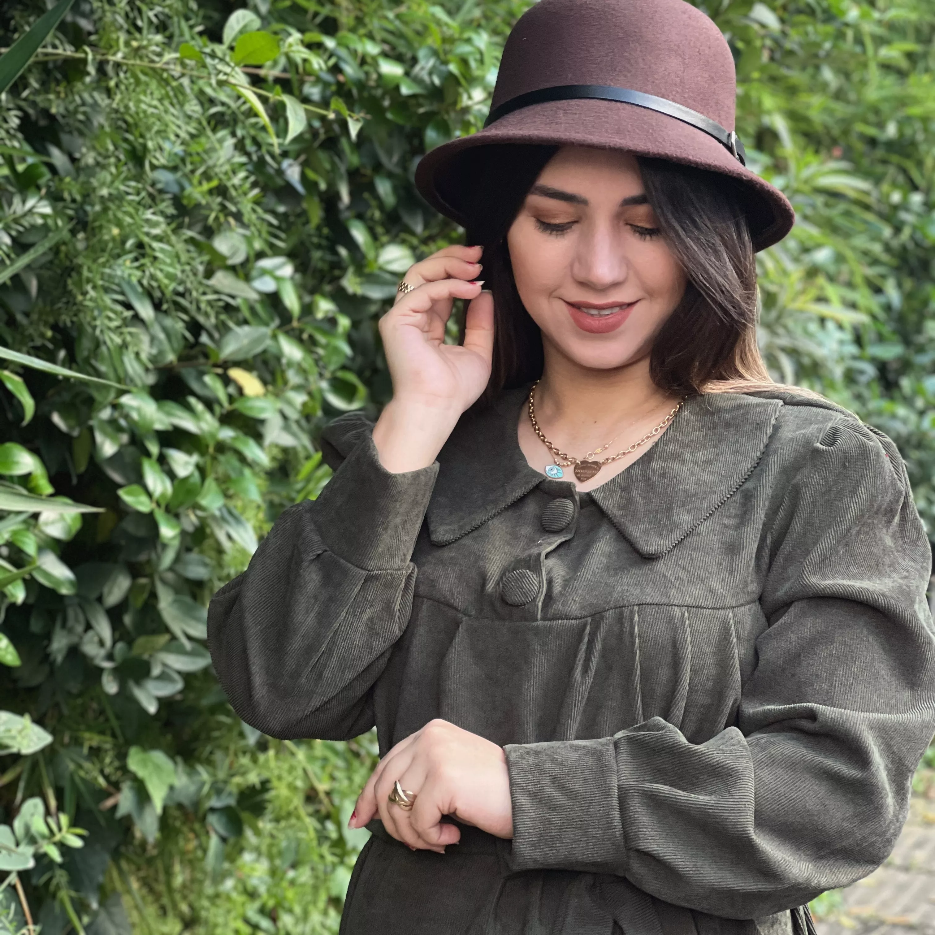 خرید پیراهن ریما یشمه ای جنس مخمل کبریتی قد ۱۳۰ تا ۱۳۵ بند کمر دارد 