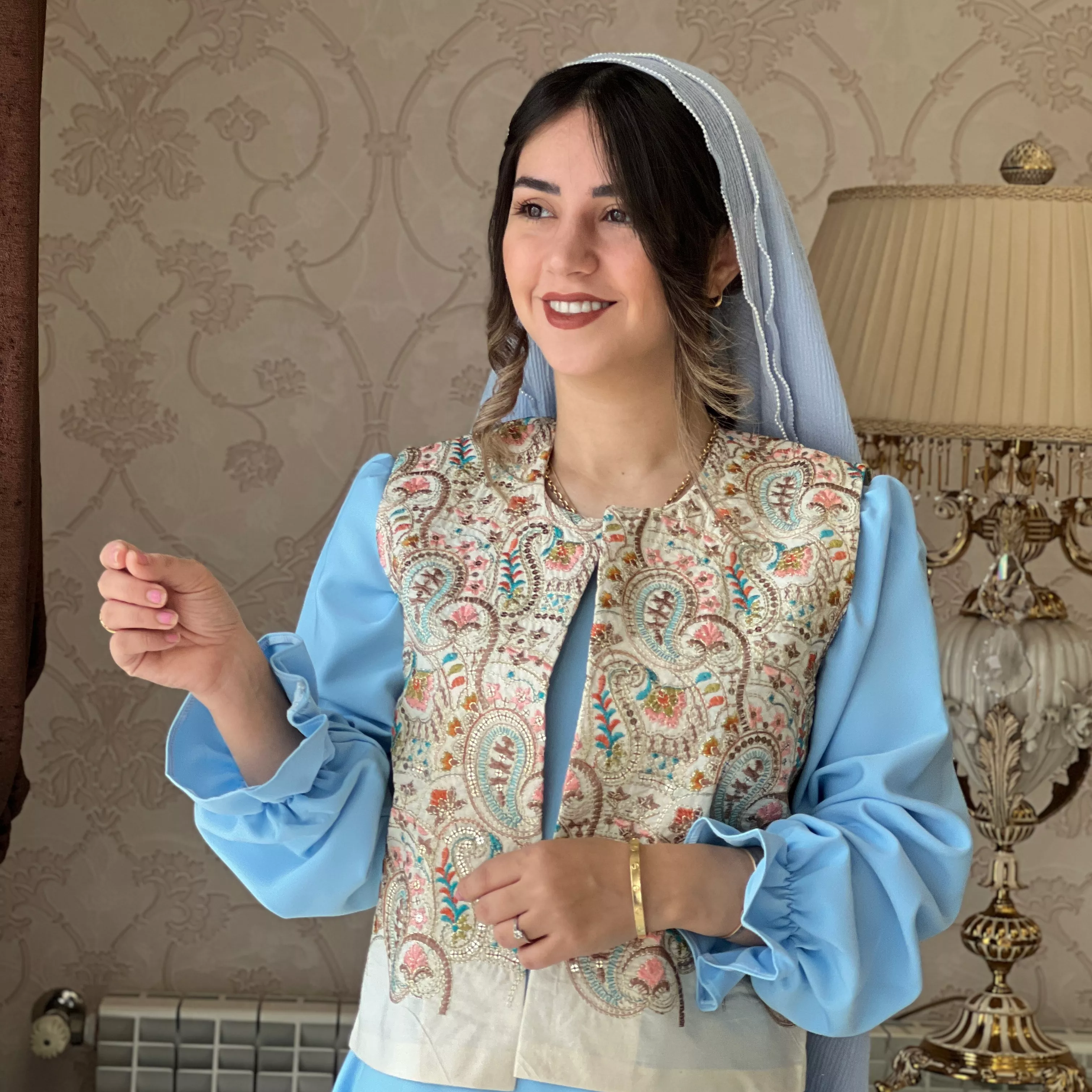 خرید پیراهن و وست ابی قد ۱۳۵ بند کمر دارد 