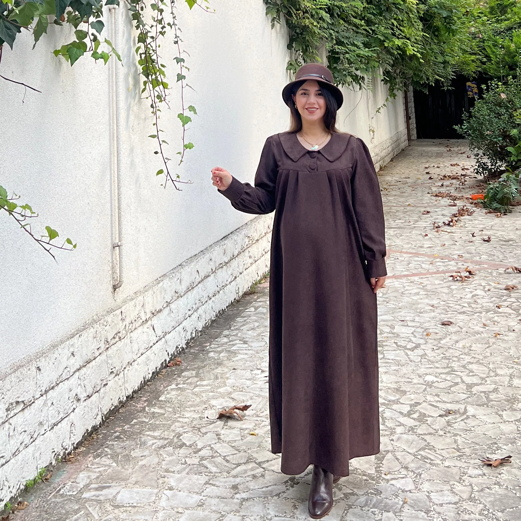 خرید پیراهن ریما قهوه ای جنس مخمل کبریتی قد ۱۳۰ تا ۱۳۵ بند کمر دارد 