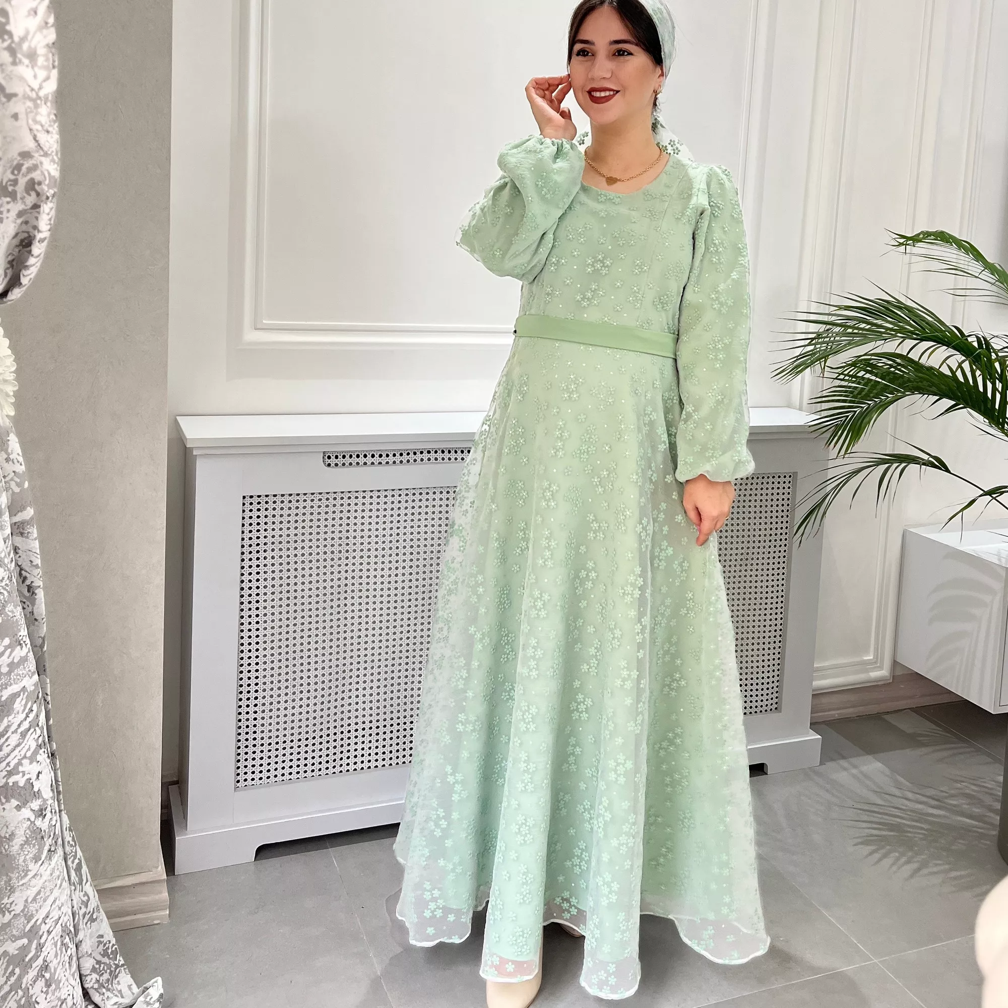 خرید پیراهن ترنم قد ۱۳۵ کاملا استر کشی شده بند کمر دارد 