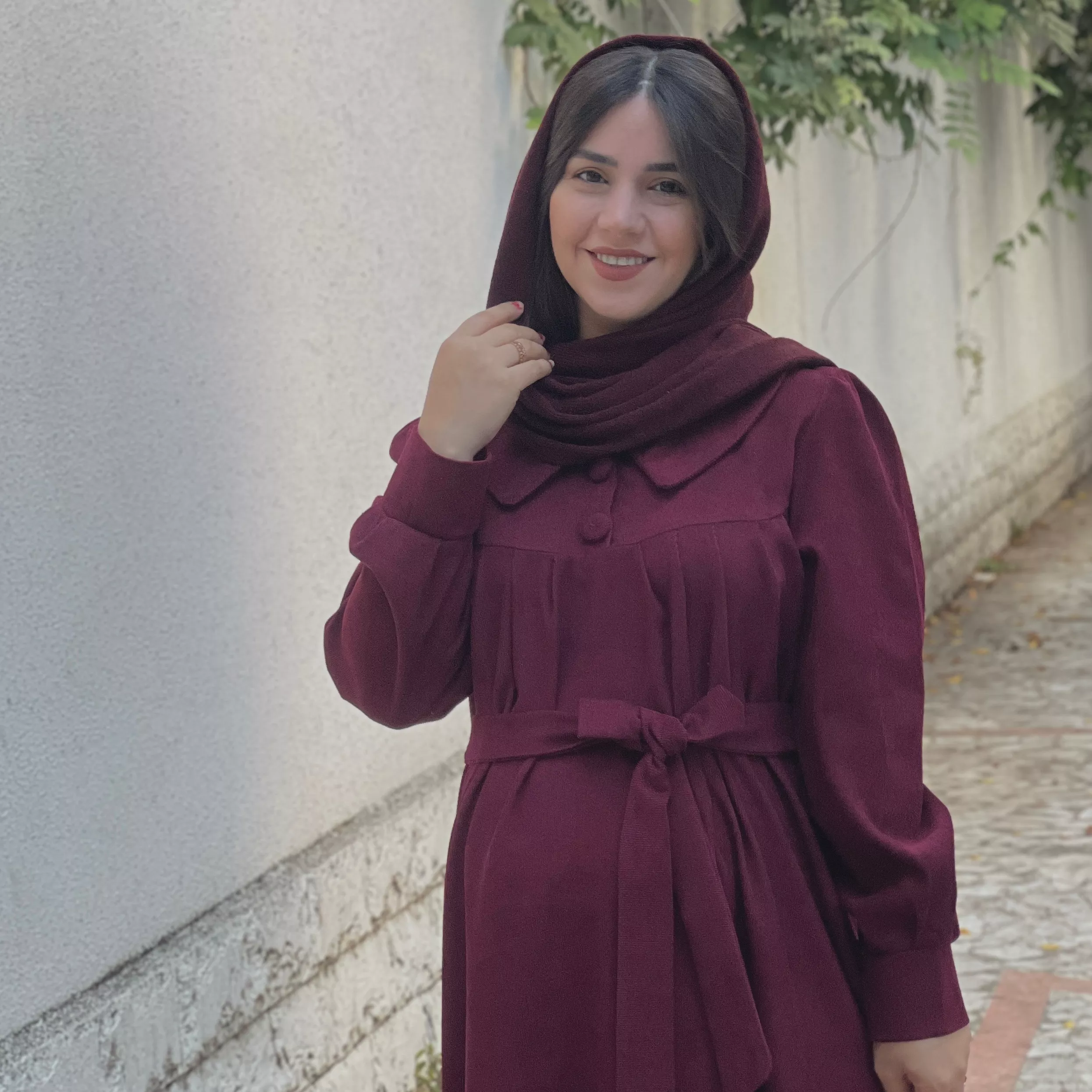 خرید پیراهن ریما زرشکی جنس مخمل کبریتی قد ۱۳۰ تا ۱۳۵ بند کمر دارد 