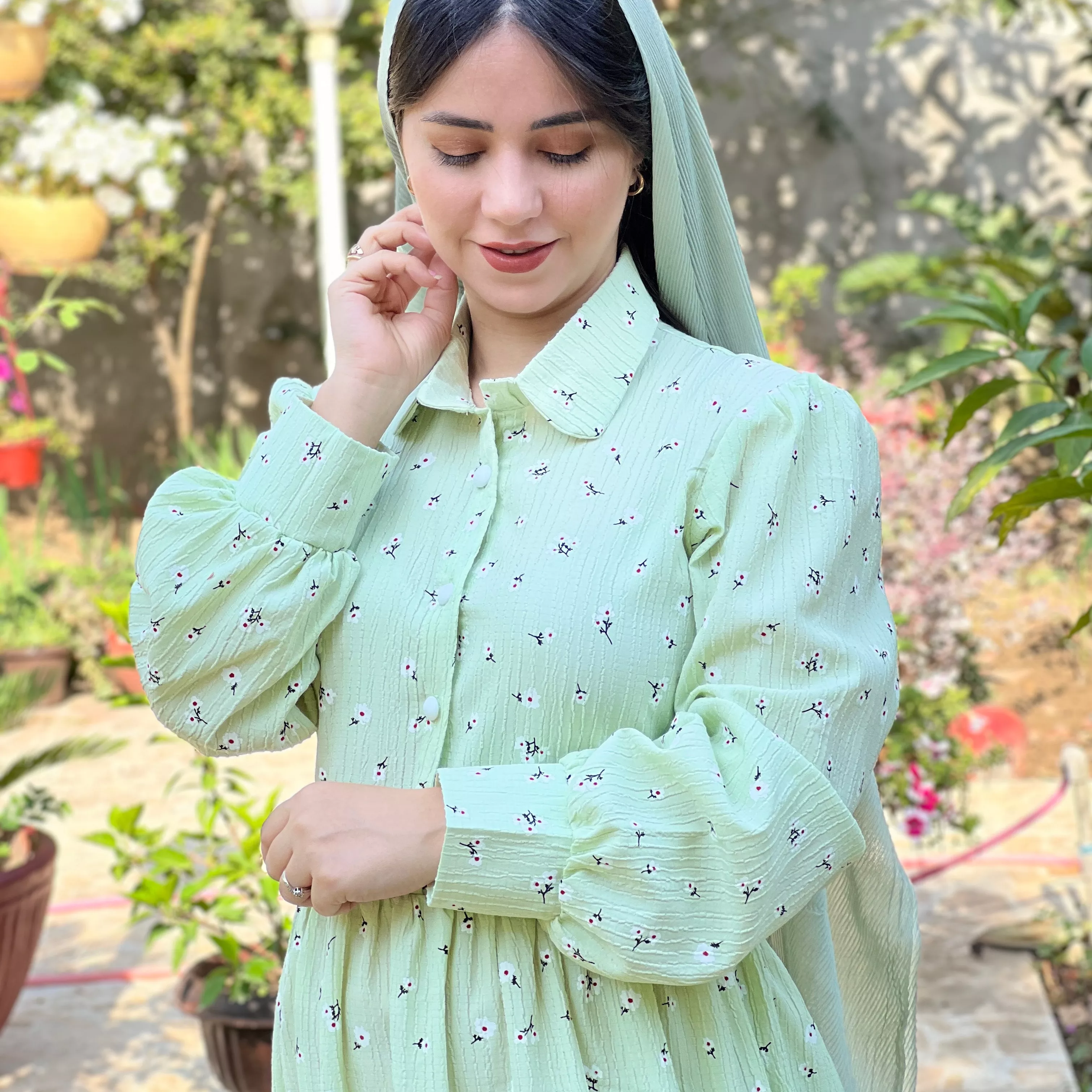 خرید پیراهن گل چرمی سبز  قد ۱۳۸ بند کمر دارد 