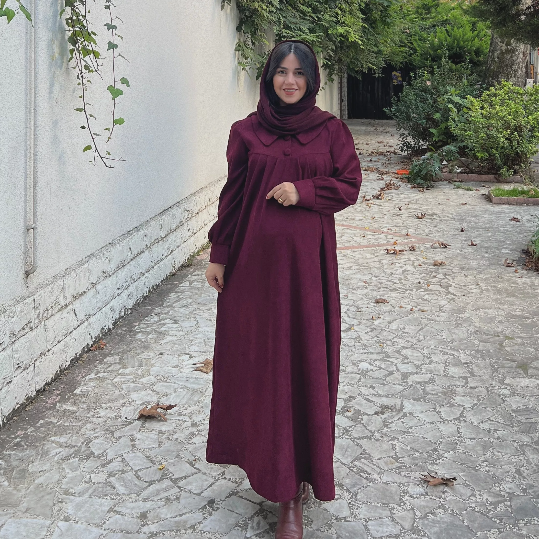 خرید پیراهن ریما زرشکی جنس مخمل کبریتی قد ۱۳۰ تا ۱۳۵ بند کمر دارد 