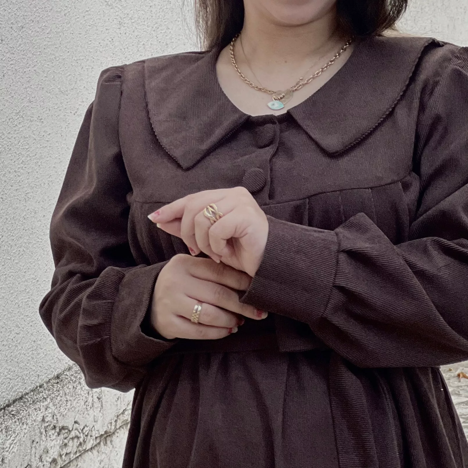 خرید پیراهن ریما قهوه ای جنس مخمل کبریتی قد ۱۳۰ تا ۱۳۵ بند کمر دارد 