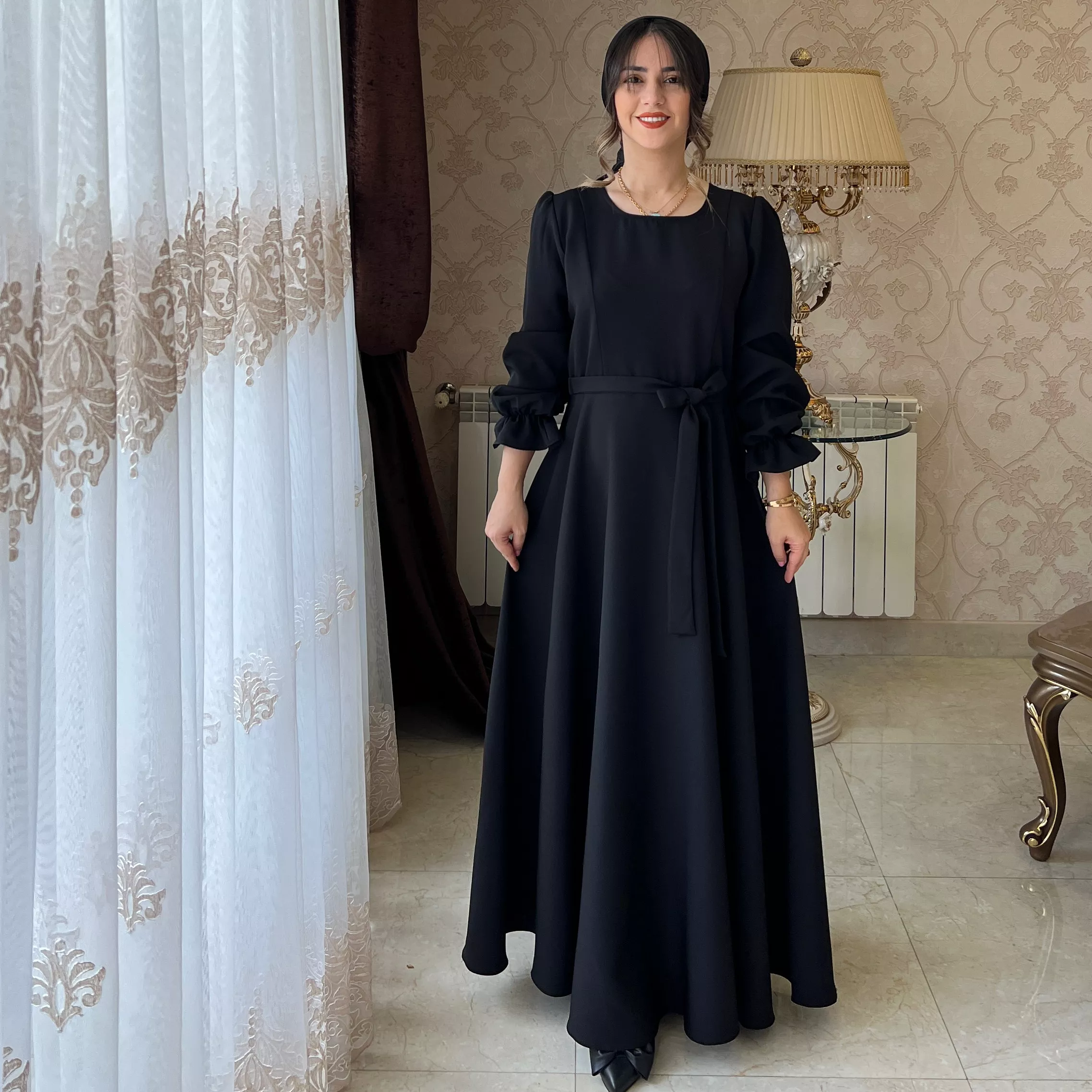 خرید پیراهن و وست اطلس مشکی سوزندوزی قد ۱۳۵ بند کمر دارد 