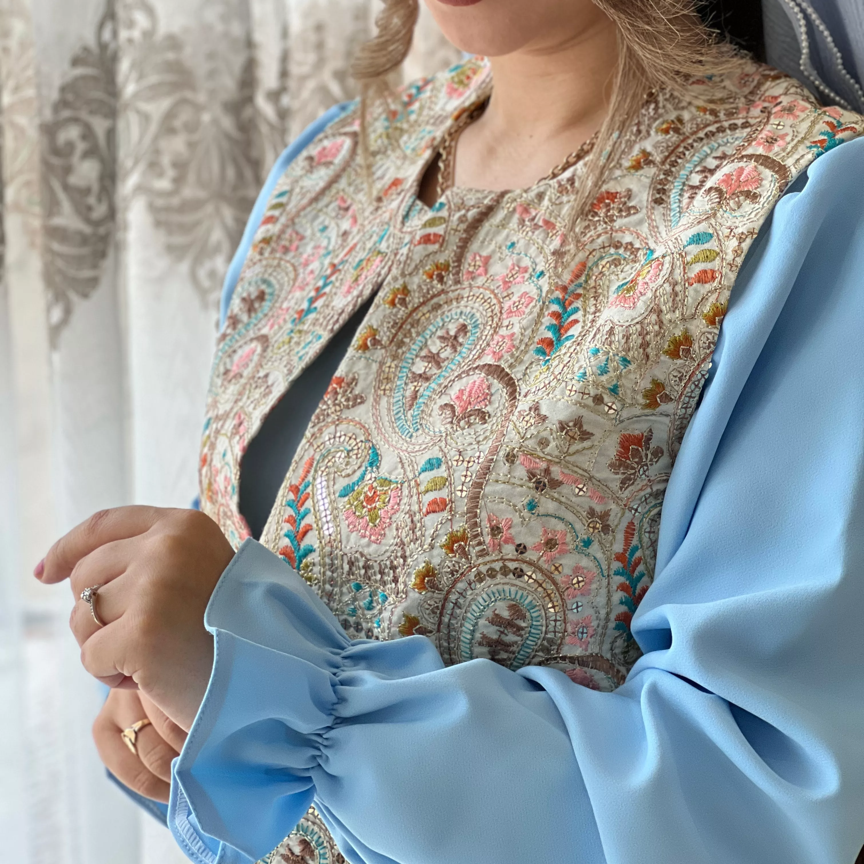 خرید پیراهن و وست ابی قد ۱۳۵ بند کمر دارد 