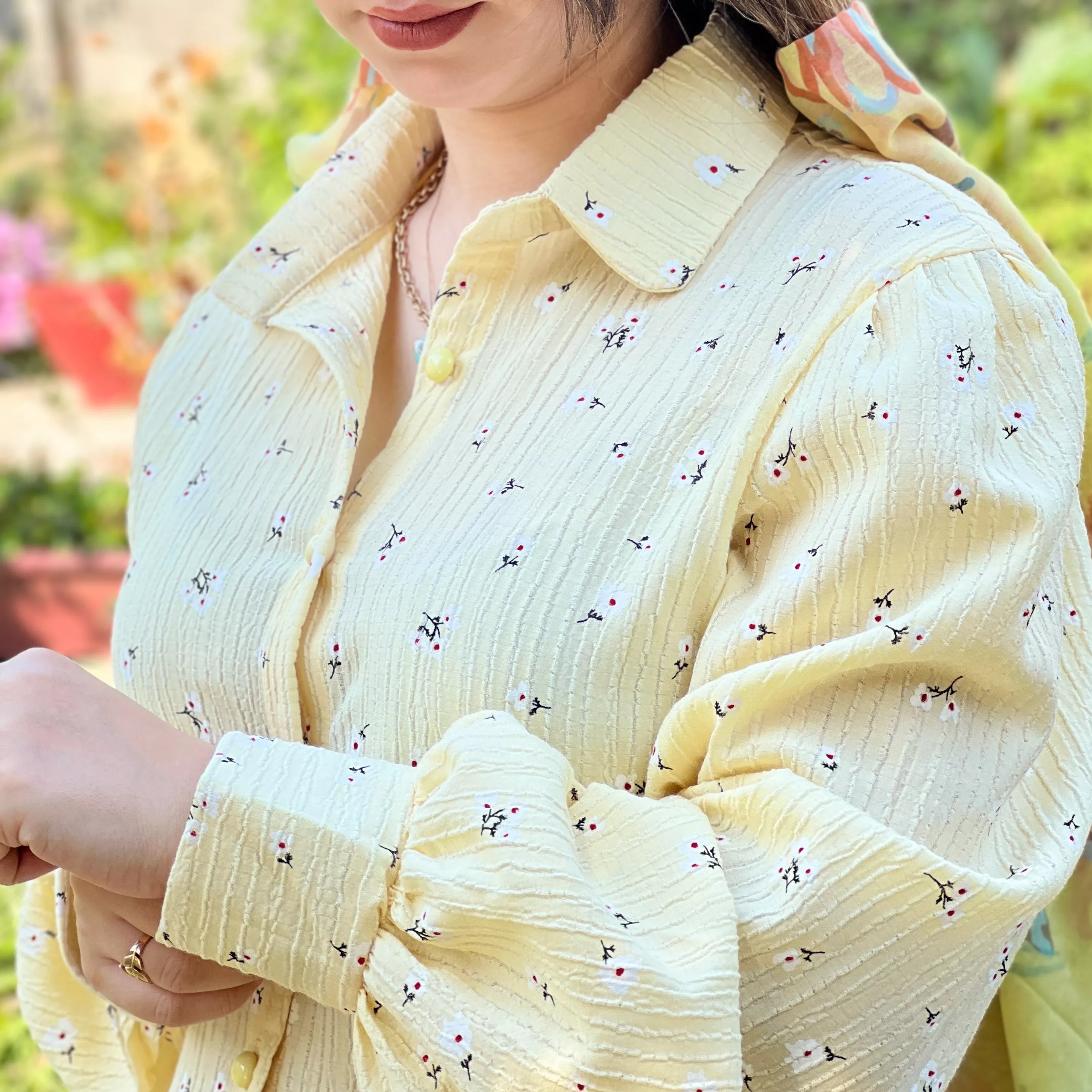 خرید پیراهن گل چرمی لیمویی قد ۱۳۸ بند کمر دارد 