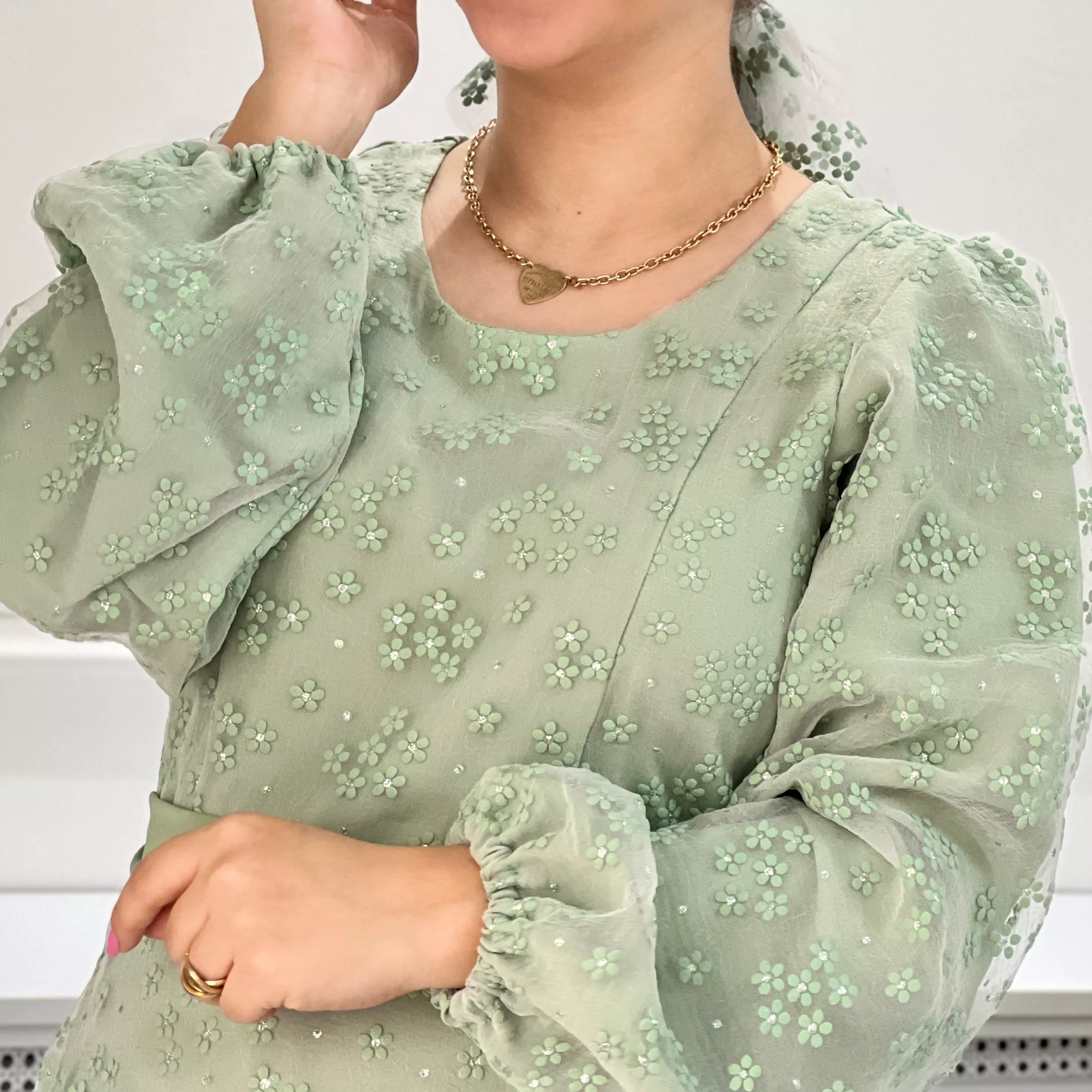 خرید پیراهن ترنم قد ۱۳۵ کاملا استر کشی شده بند کمر دارد 