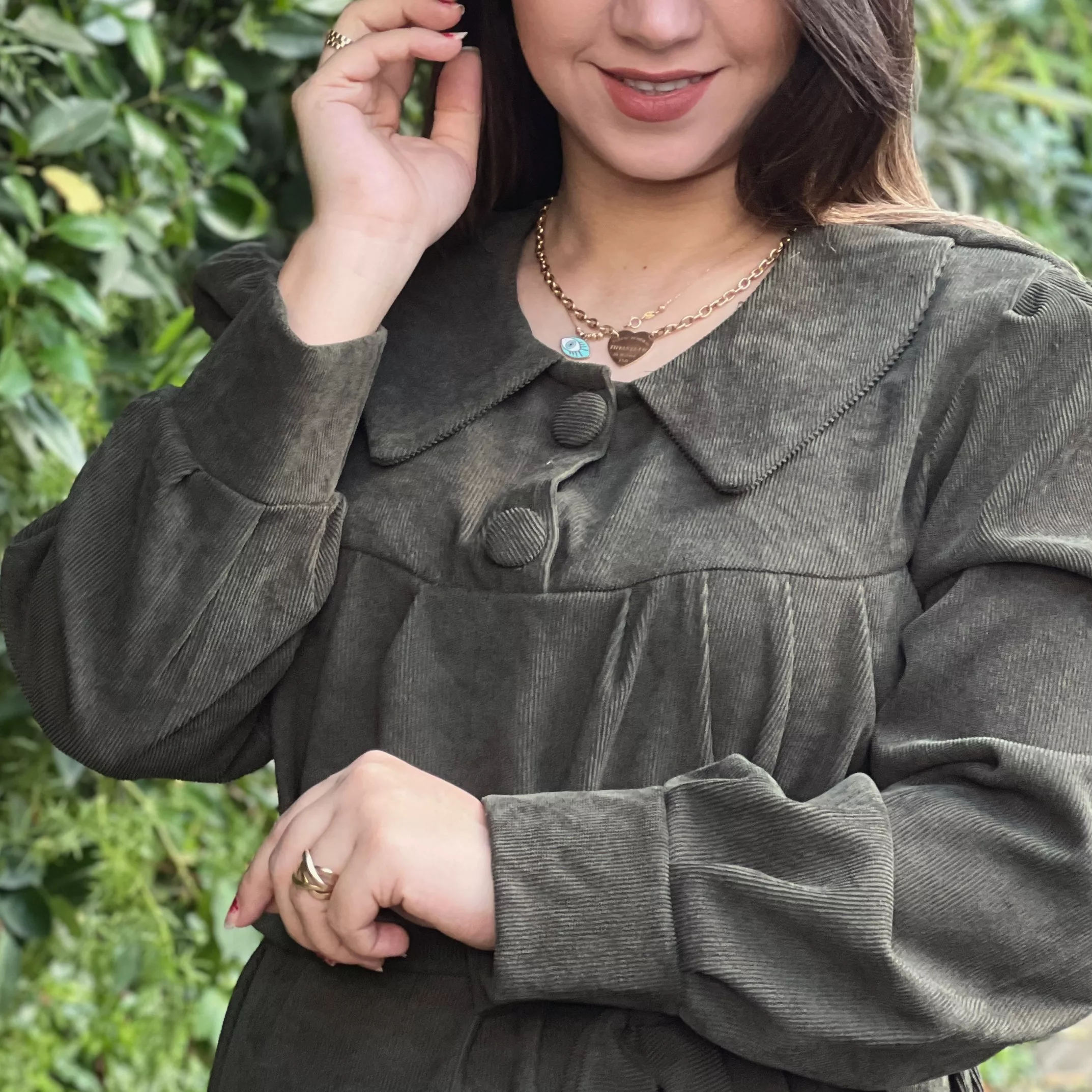 خرید پیراهن ریما یشمه ای جنس مخمل کبریتی قد ۱۳۰ تا ۱۳۵ بند کمر دارد 