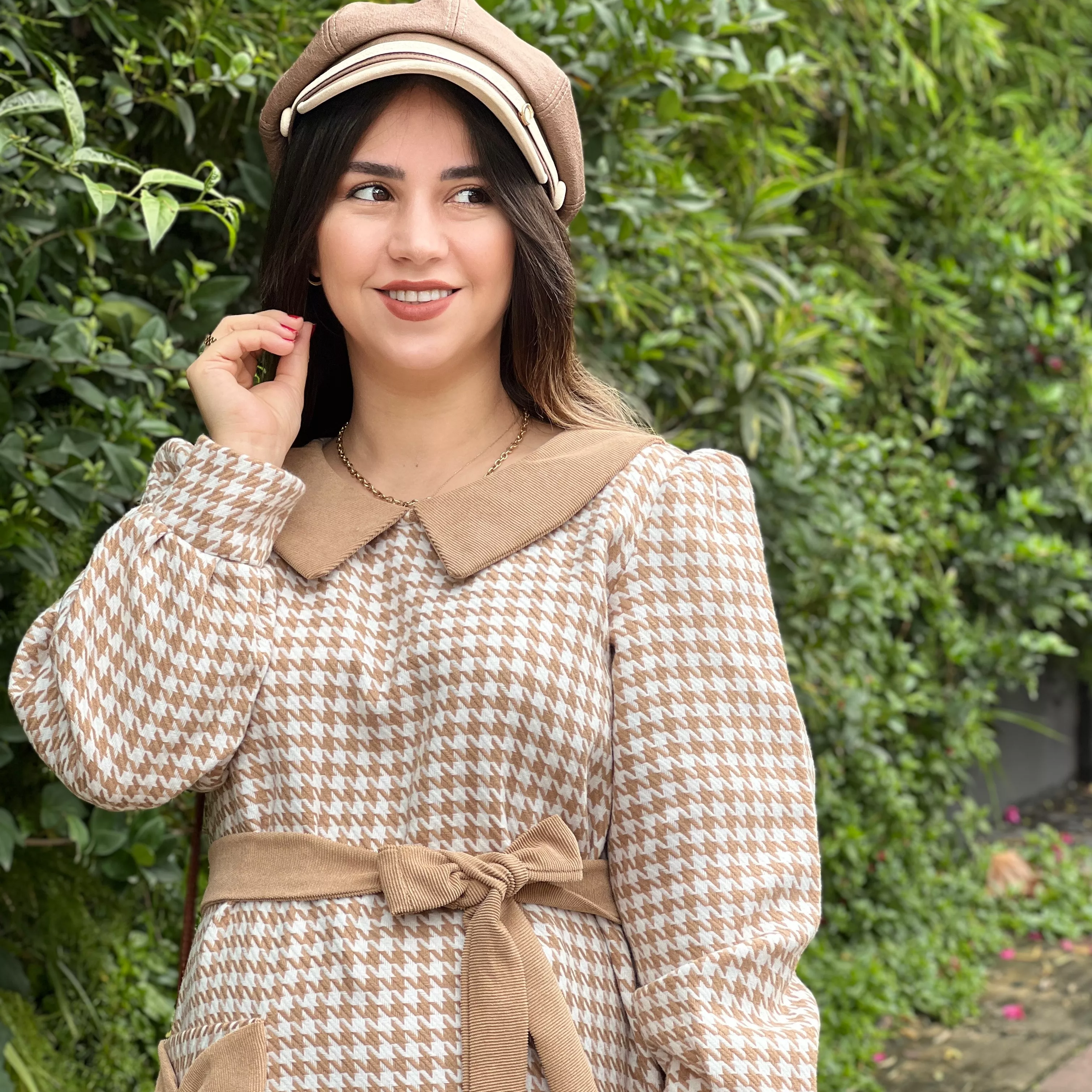 خرید پیراهن پاییزی پاپیون کرم قد ۱۳۰ بند کمر دارد 