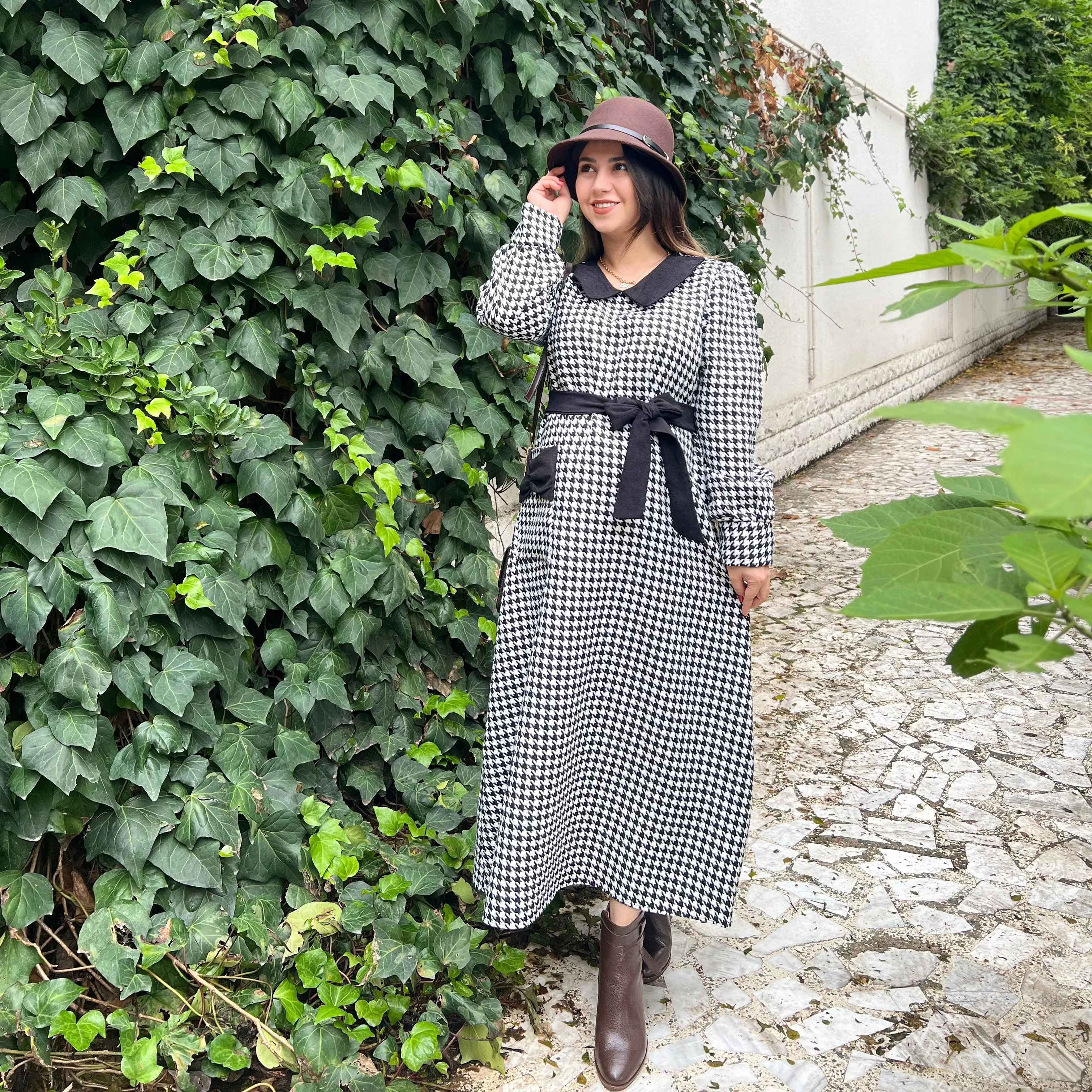 خرید پیراهن پاییزی پاپیون مشکی قد ۱۳۰ بند کمر دارد 