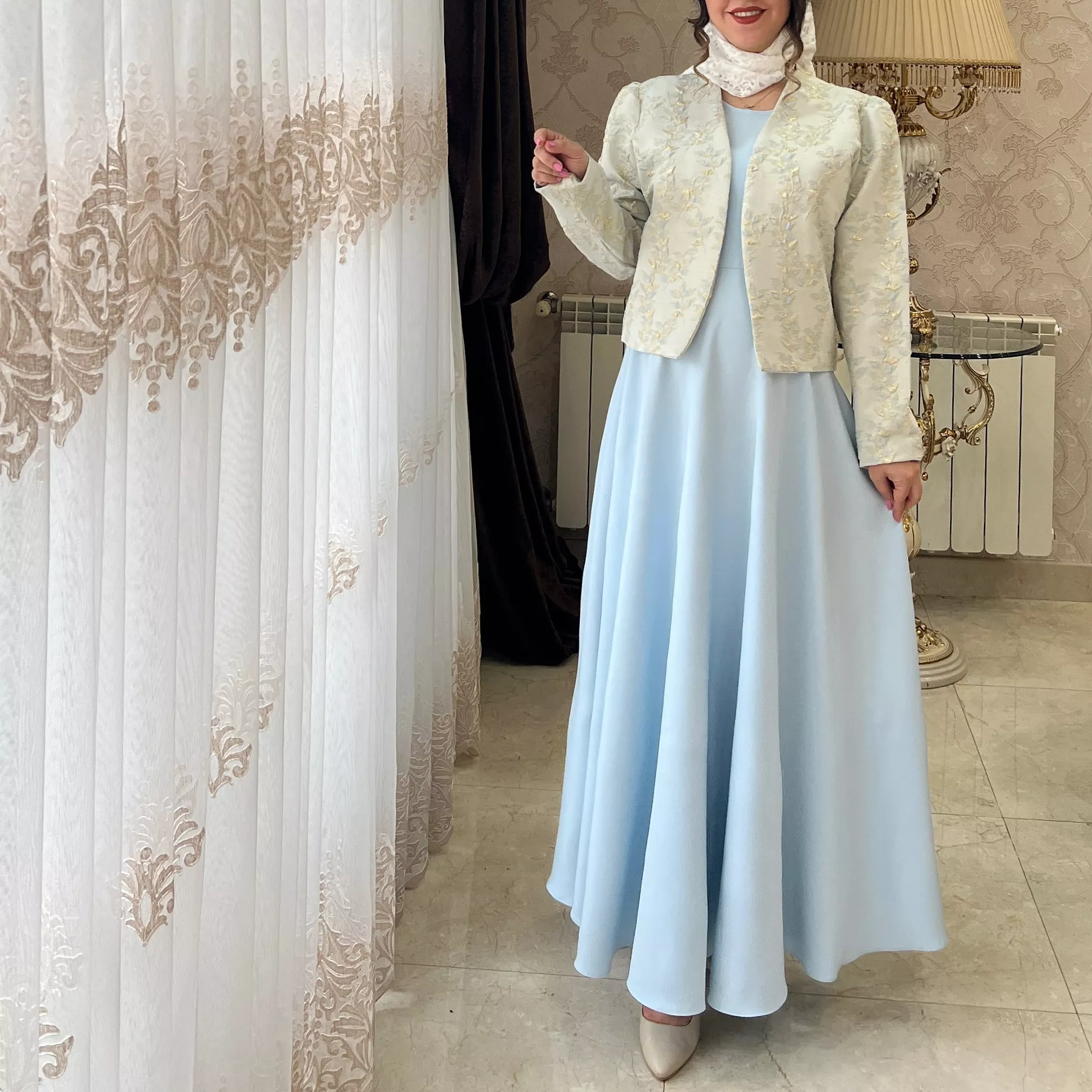 خرید کت و سرافان شکوفه ابی قد ۱۳۵ بند کمر دارد 