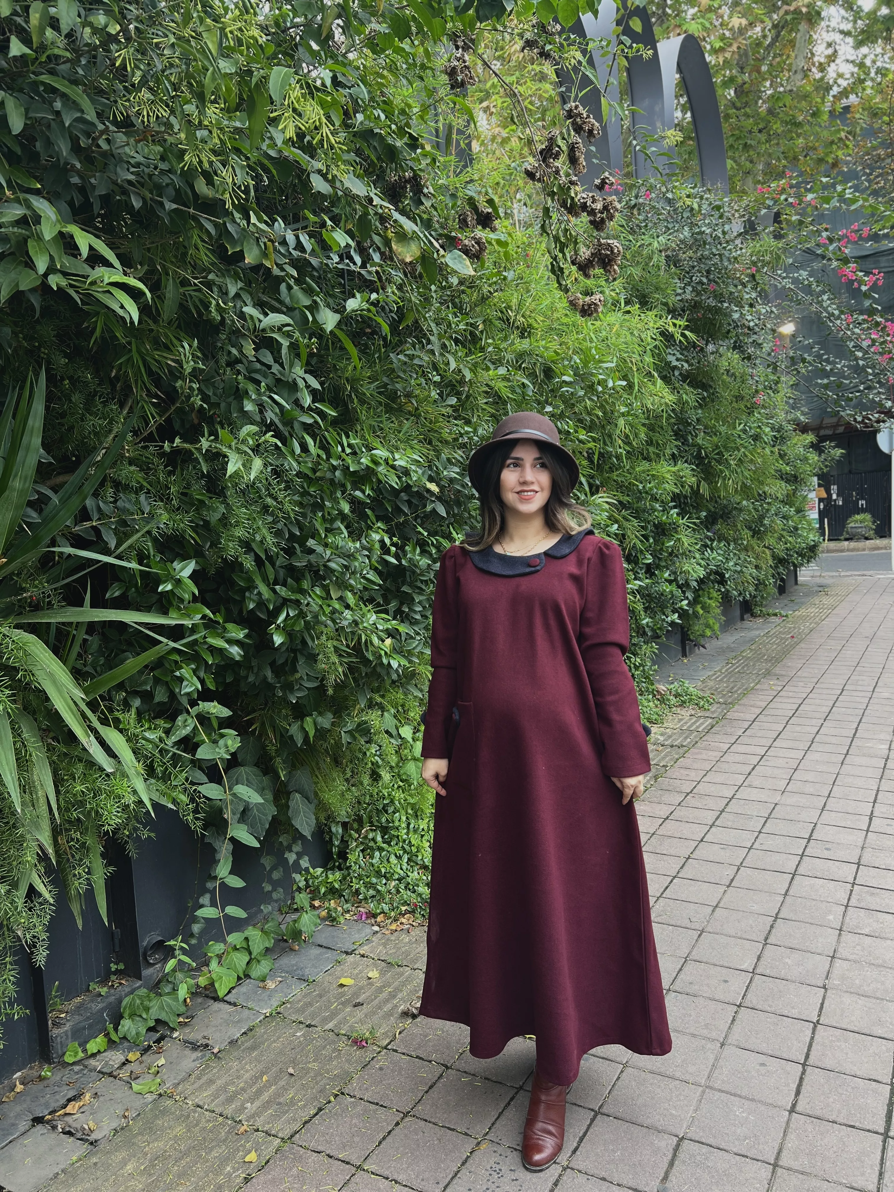 خرید کفتان فوتر زرشکی قد ۱۳۰ بند کمر همراه لباس هست 