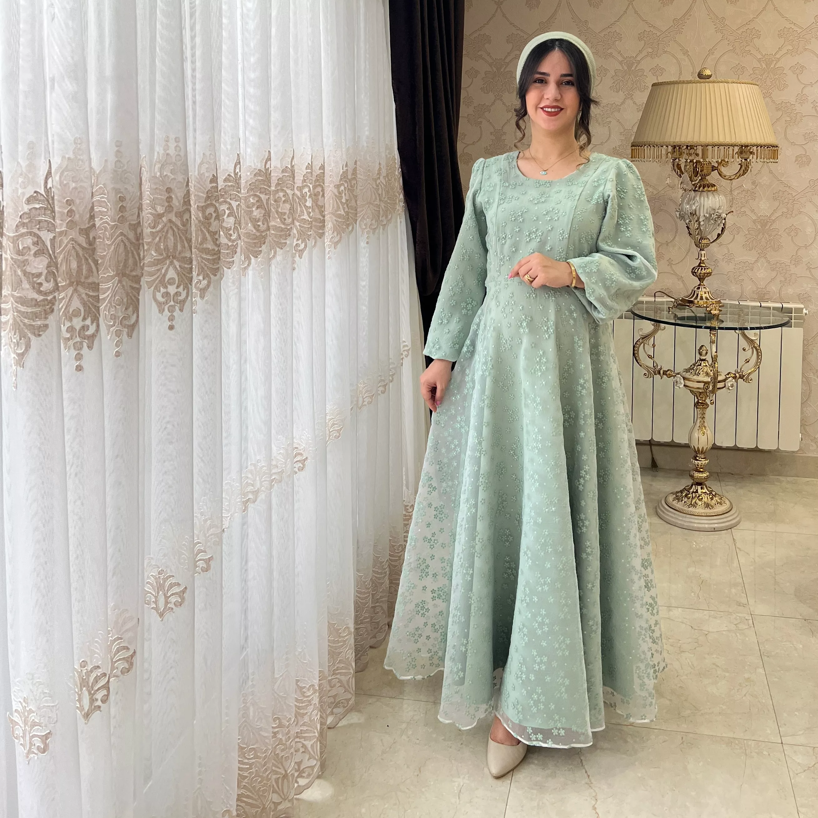 خرید پیراهن ترنم قد ۱۳۵ کاملا استر کشی شده بند کمر دارد 