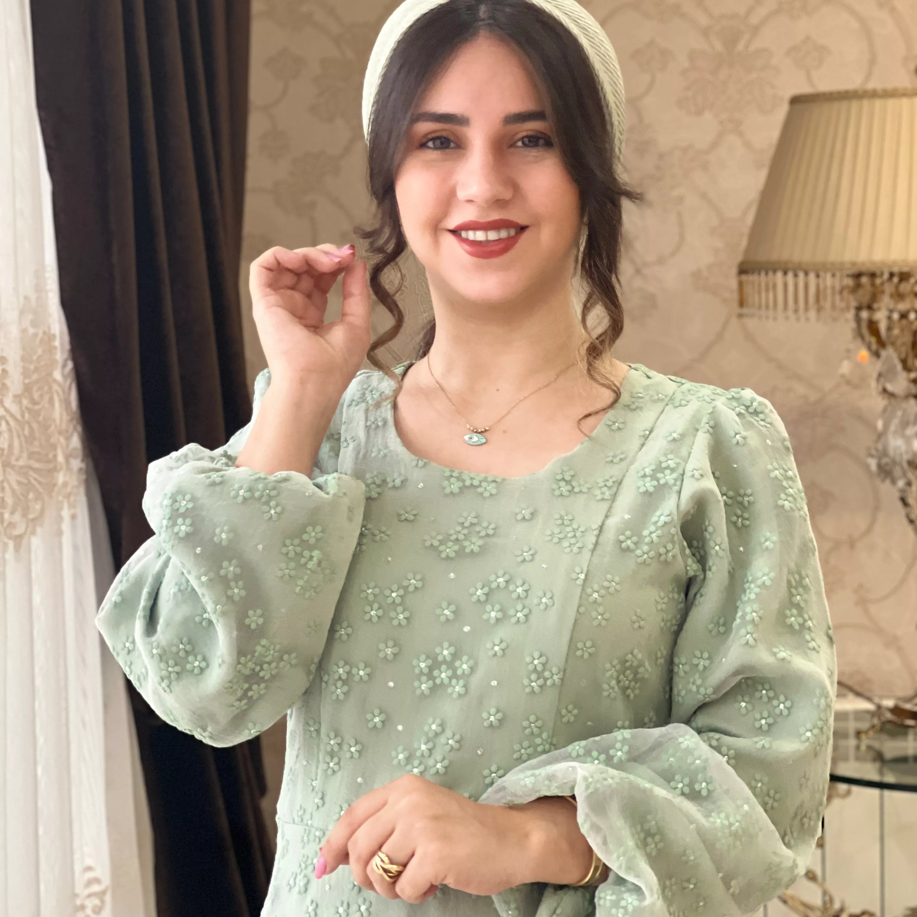 خرید پیراهن ترنم قد ۱۳۵ کاملا استر کشی شده بند کمر دارد 