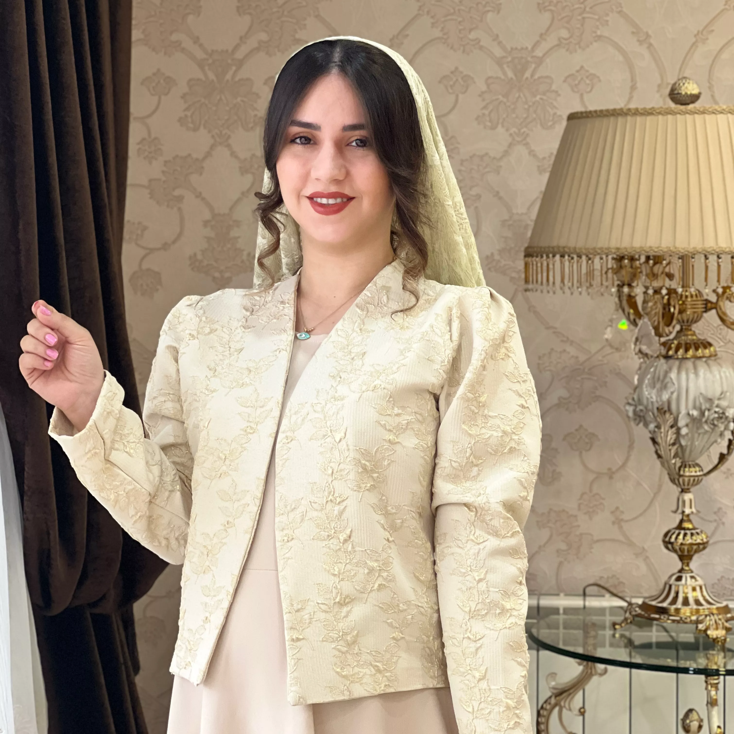 خرید کت و سرافان شکوفه کرم قد ۱۳۵ بند کمر دارد 