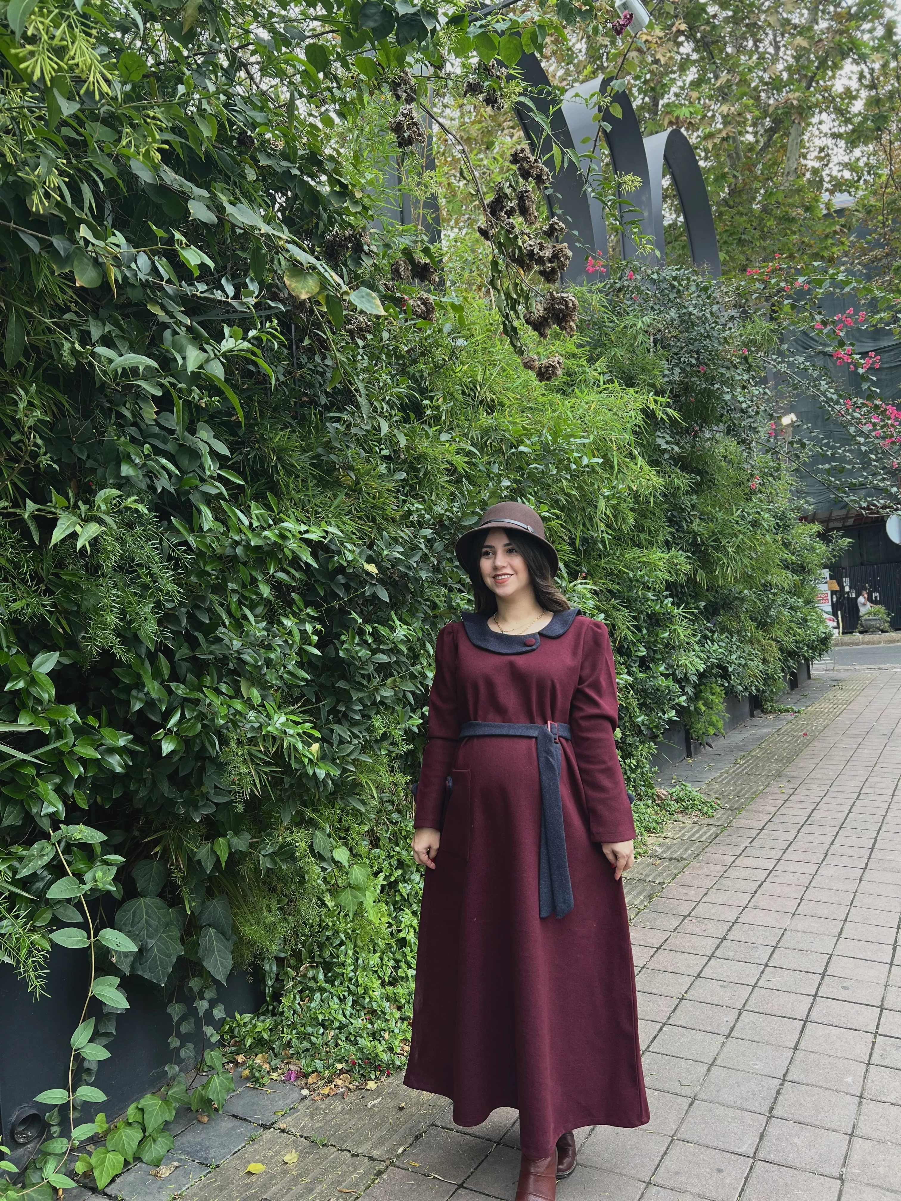 خرید کفتان فوتر زرشکی قد ۱۳۰ بند کمر همراه لباس هست 