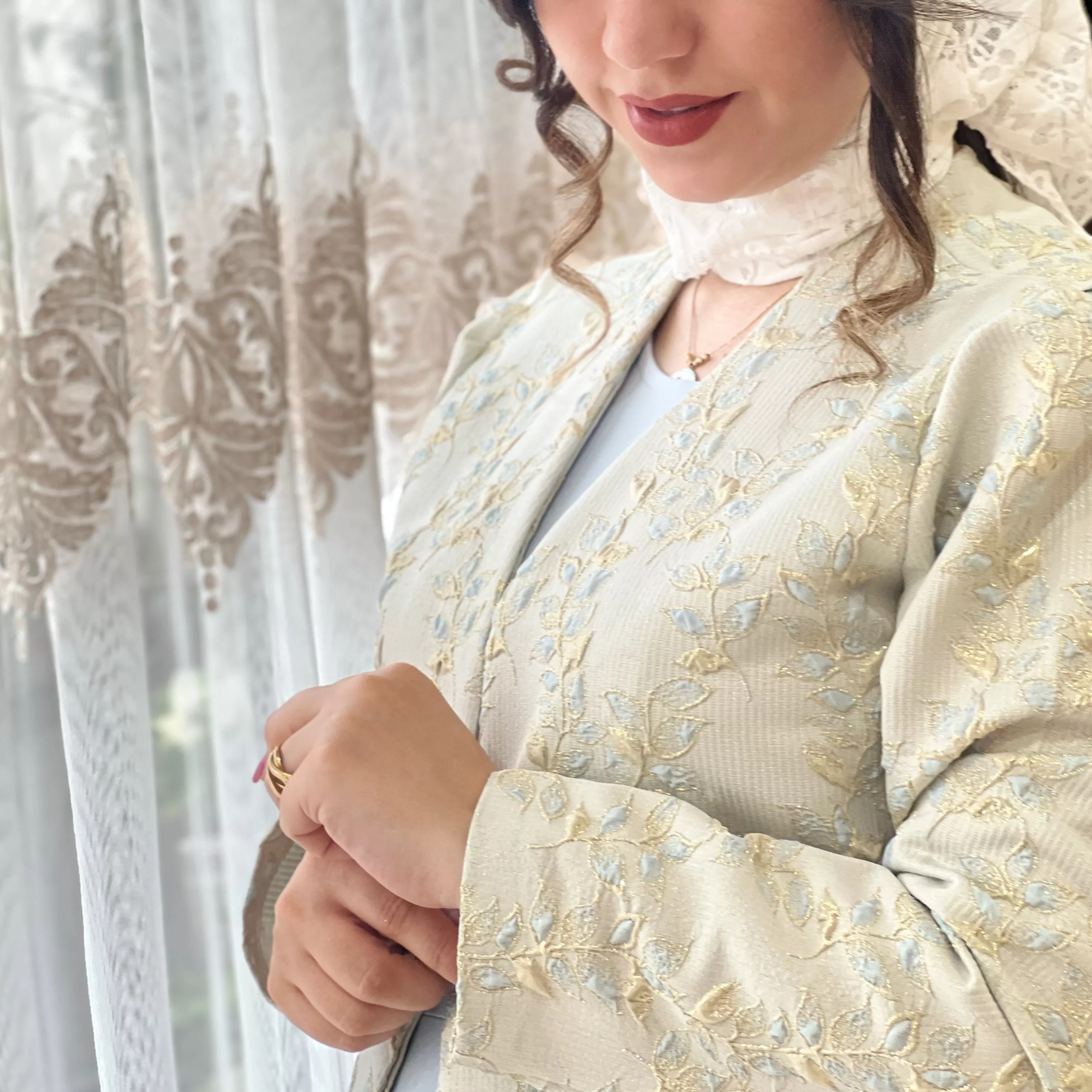 خرید کت و سرافان شکوفه ابی قد ۱۳۵ بند کمر دارد 