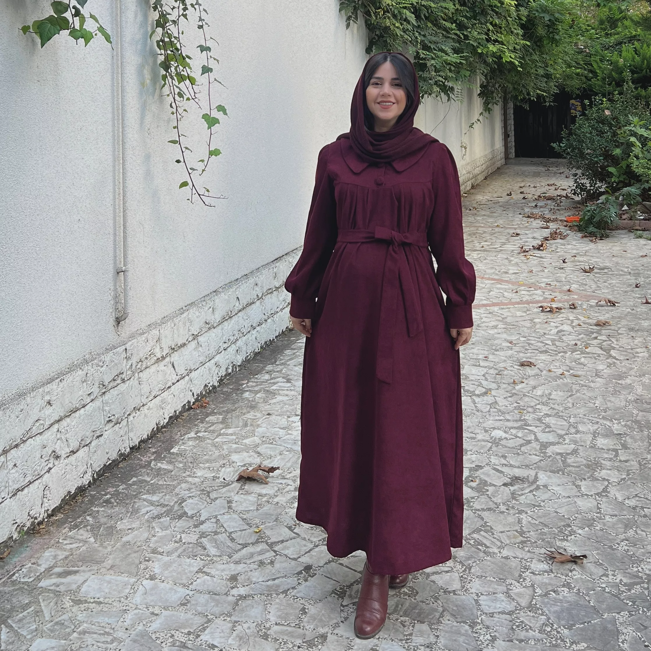 خرید پیراهن ریما زرشکی جنس مخمل کبریتی قد ۱۳۰ تا ۱۳۵ بند کمر دارد 