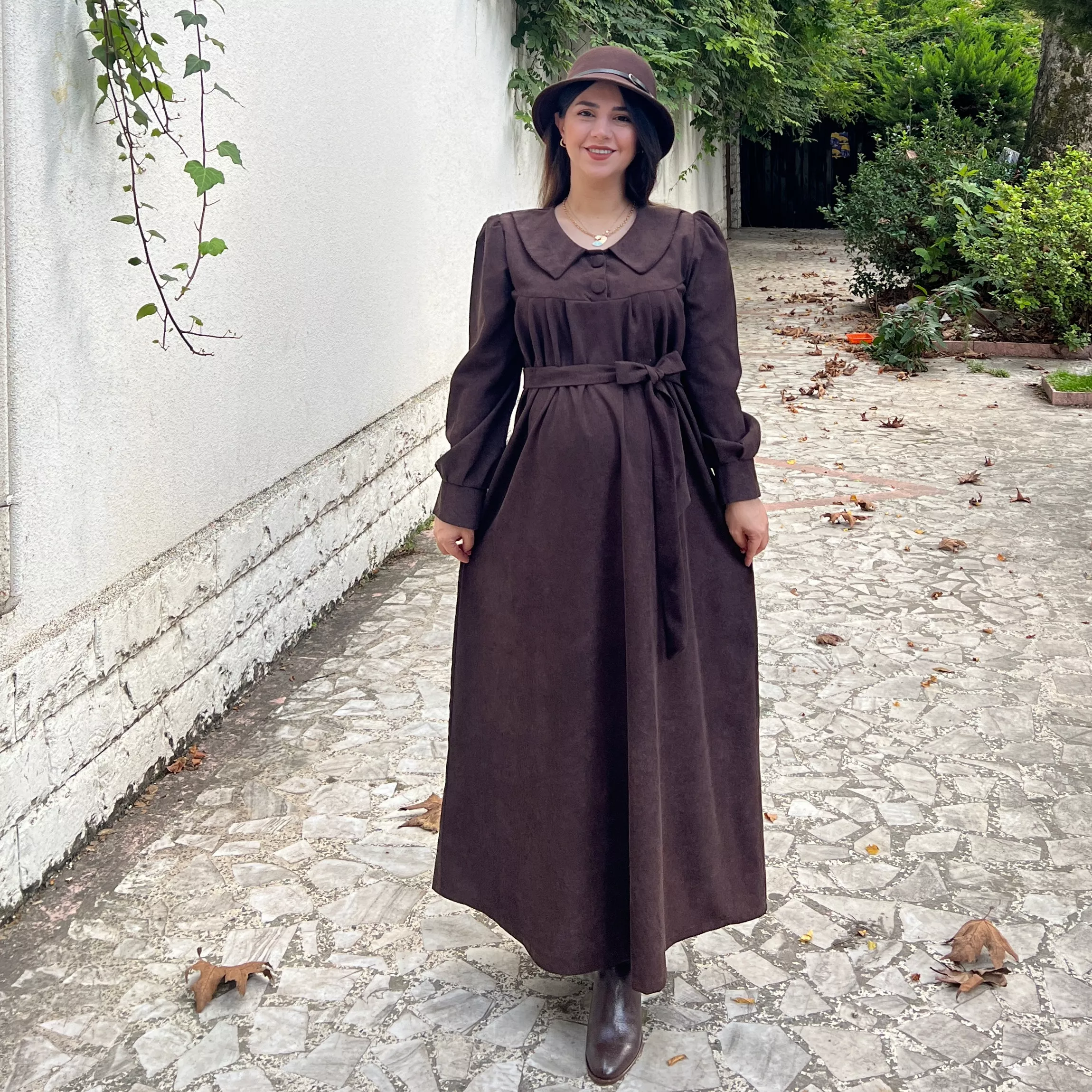 خرید پیراهن ریما قهوه ای جنس مخمل کبریتی قد ۱۳۰ تا ۱۳۵ بند کمر دارد 