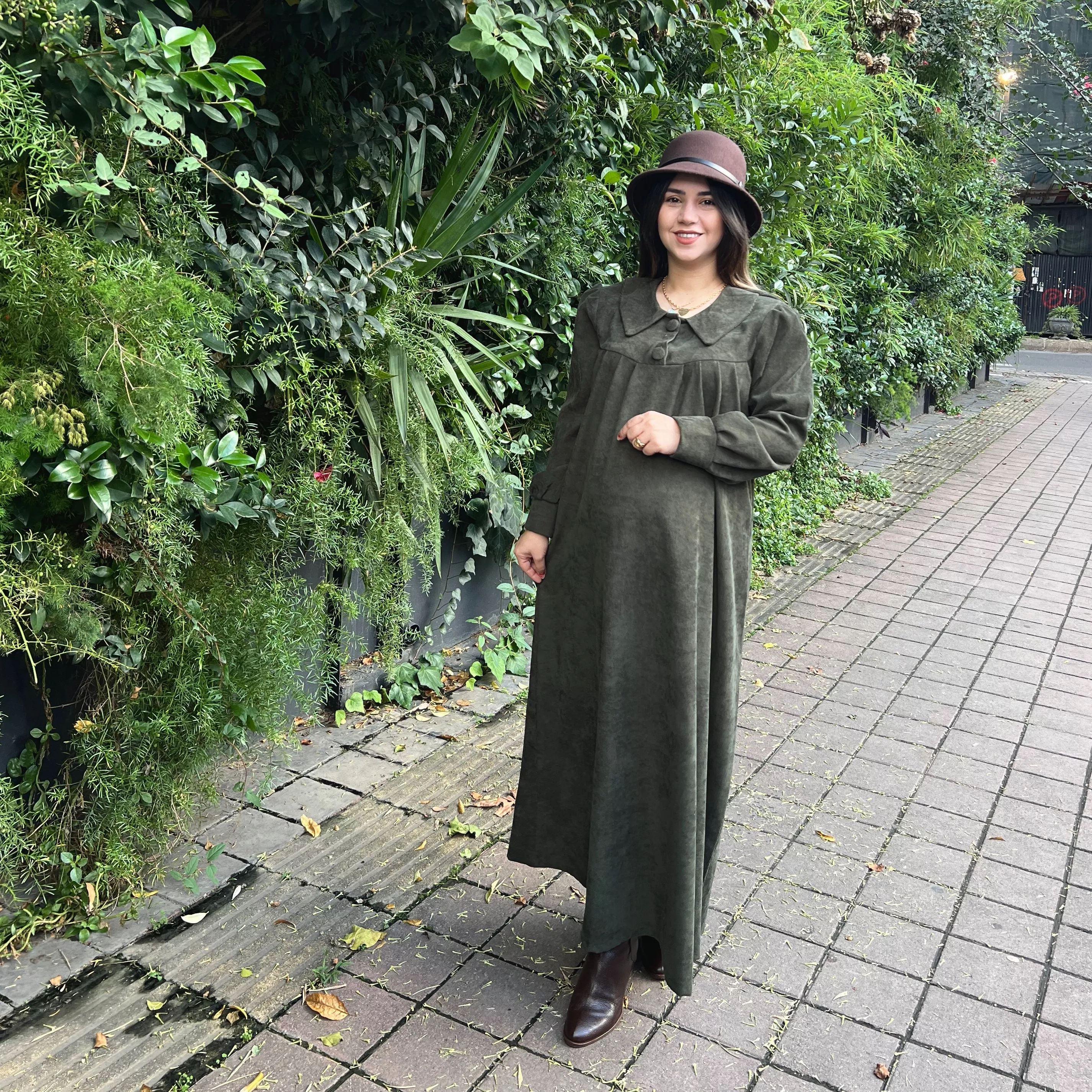 خرید پیراهن ریما یشمه ای جنس مخمل کبریتی قد ۱۳۰ تا ۱۳۵ بند کمر دارد 