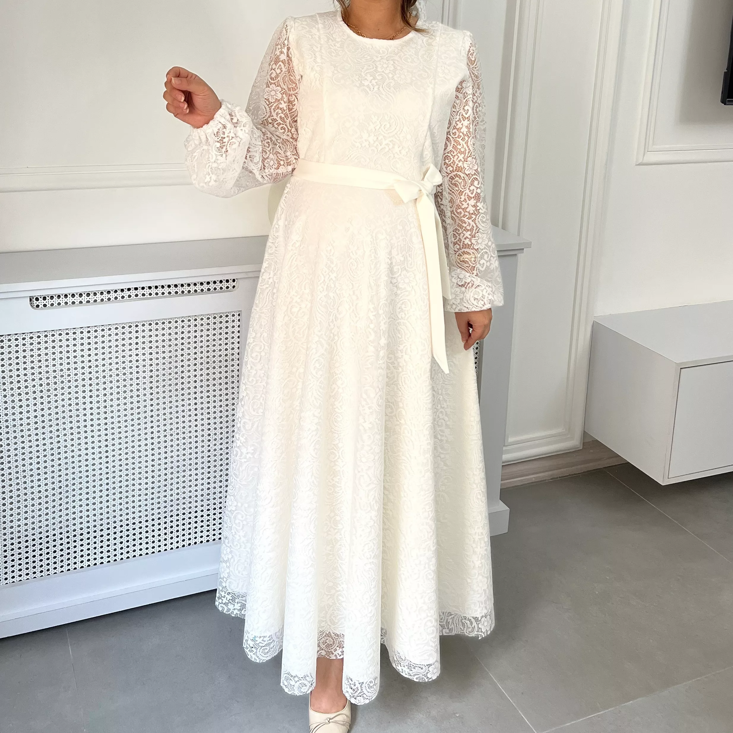 خرید پیراهن پونه جنس دانتل قد ۱۳۰ بند کمر دارد 