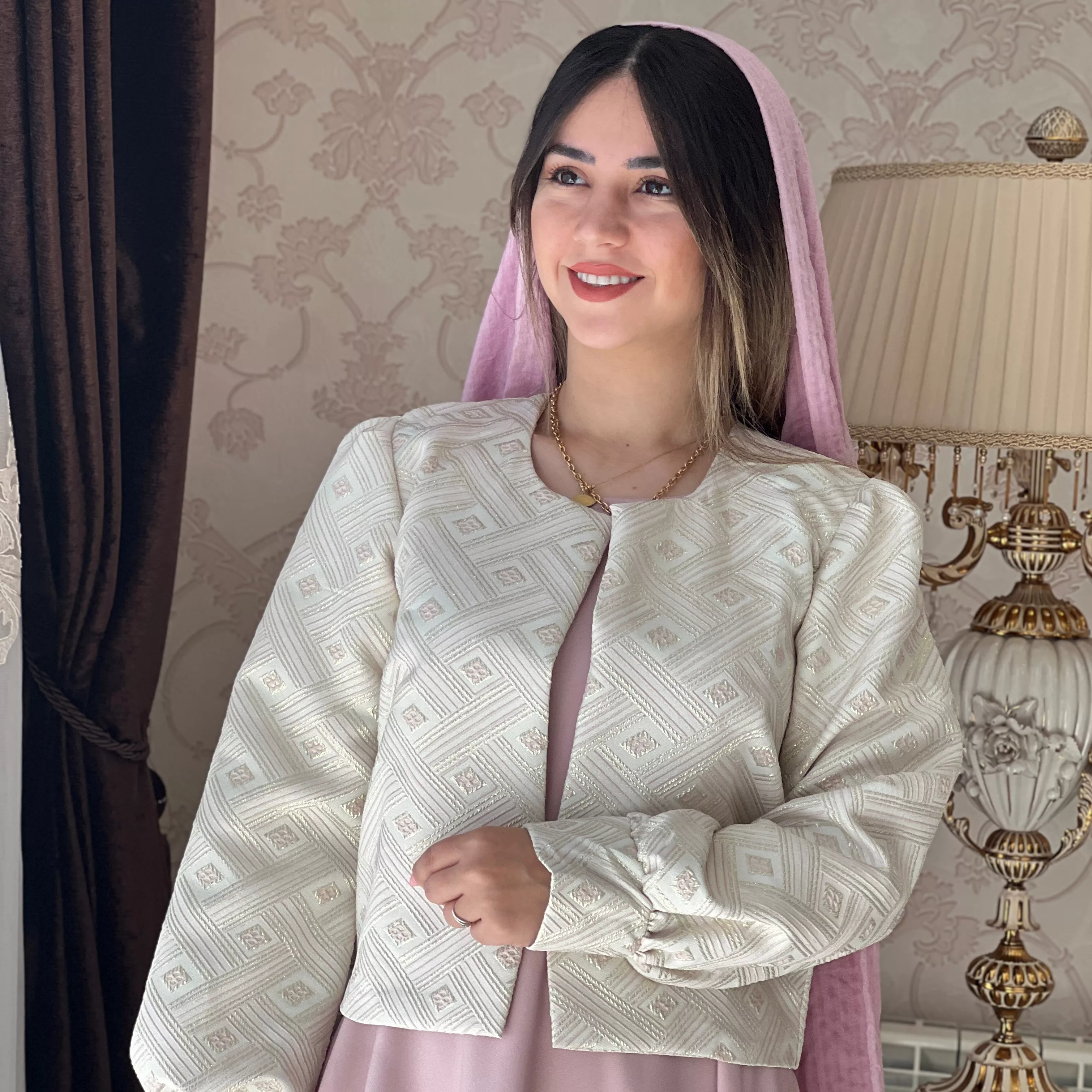 خرید کت و سرافان رز ( صورتی)قد ۱۳۵ بند کمر دارد 