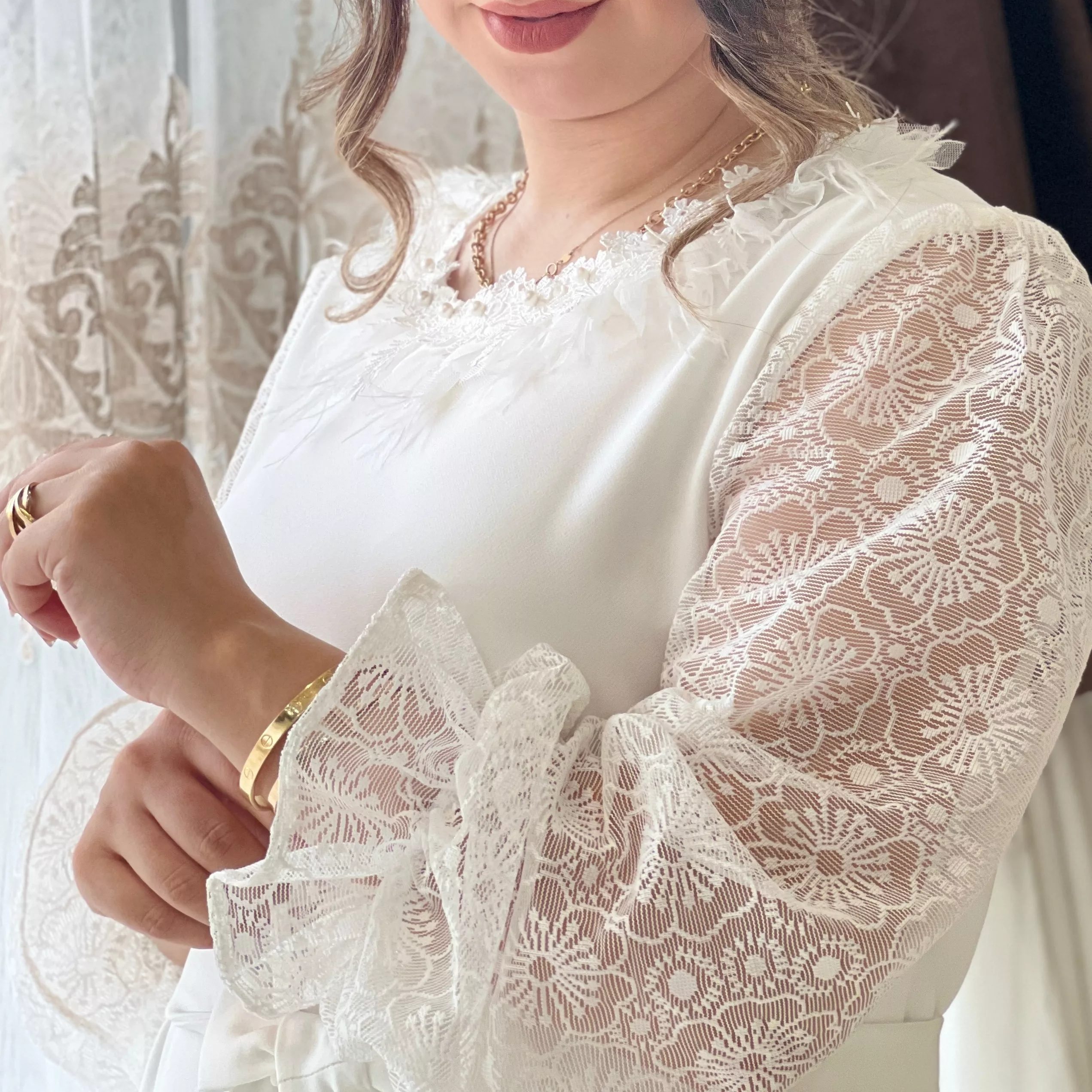 خرید پیراهن سپید آستر دارد قد ۱۲۵ بند کمر دارد 
