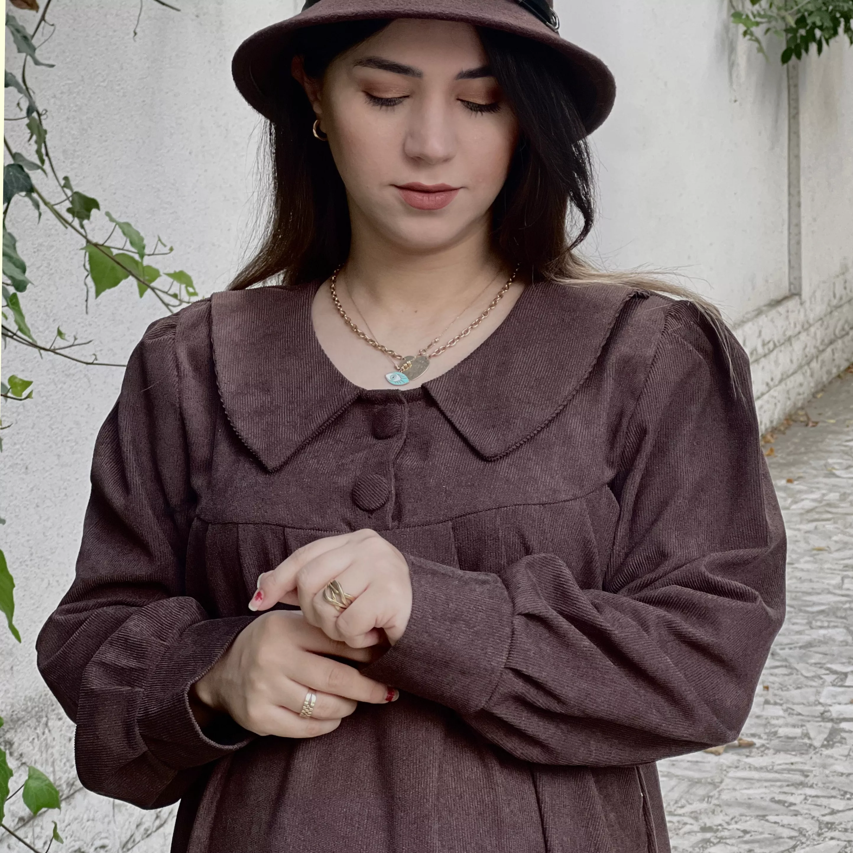 خرید پیراهن ریما قهوه ای جنس مخمل کبریتی قد ۱۳۰ تا ۱۳۵ بند کمر دارد 